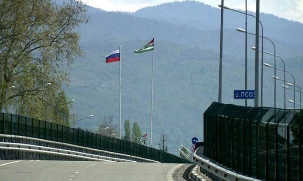 Запрет на выезд в абхазию. Граница Абхазии и России Псоу. Граница Сочи Абхазия. Псоу граница с Абхазией. Абхазия с граница граница Сочи.